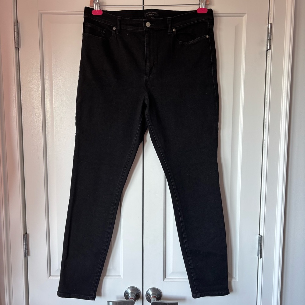 Banana Republic Black Skinny Jeans Size 33/16 Tall Like New Only Worn Once.